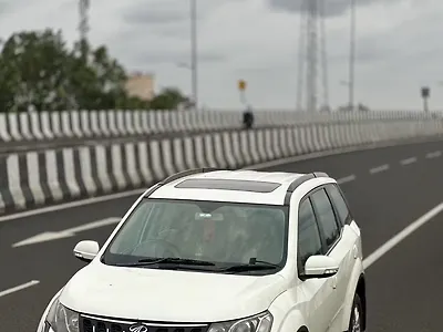 2017 महिंद्रा XUV500 w10 1 2017 महिंद्रा XUV500 w10 1