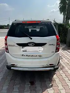 2016 महिंद्रा XUV500 w10 1 2016 महिंद्रा XUV500 w10 1