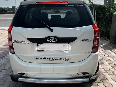 2016 Mahindra XUV500 W10 1