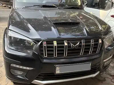 Second Hand महिंद्रा स्कॉर्पियो S11 एमटी 7 सीटर [2022] in नोएडा