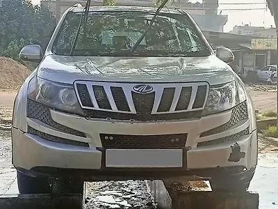 2015 Mahindra XUV500 W8 AWD [2015-2017] 1