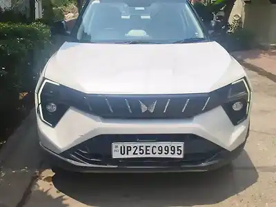 2024 महिंद्रा XUV 3XO AX5 Diesel 1.5L Turbo Automatic (AMT) 1