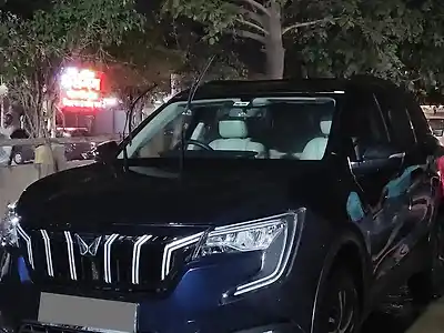 Second Hand महिंद्रा XUV700 AX3 पेट्रोल एटी 5 सीटर [2023-2024] in बीड