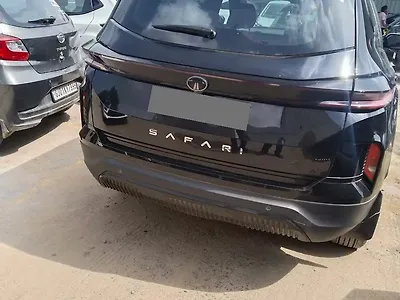2025 Tata Safari Pure 7 STR 1