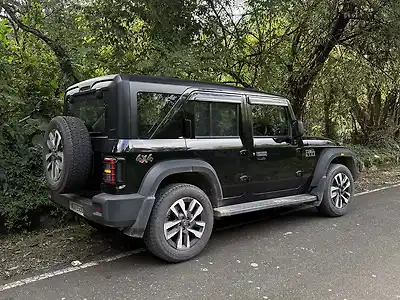 2025 महिंद्रा थार रॉक्स AX7 L 4WD Diesel 2.2L Turbo Automatic 1