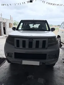 2019 Mahindra TUV300 T4 1 2019 Mahindra TUV300 T4 1