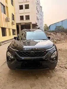 2023 Tata Safari XZA Plus Dark Edition 1