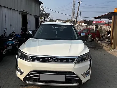 2021 Mahindra XUV300 W8 1.2 Petrol [2019] 1