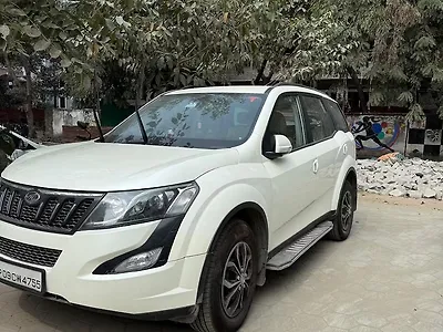 2017 Mahindra XUV500 W6 1