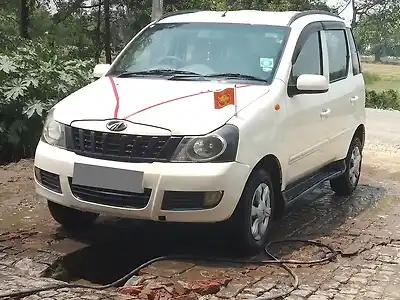2013 महिंद्रा क्वॉन्टो c6 1