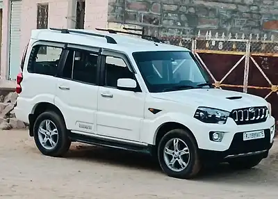 2015 Mahindra Scorpio S10 1