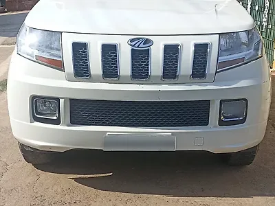 Second Hand Mahindra TUV300 T8 in Bhandara