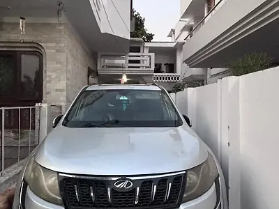 2016 Mahindra XUV500 W10 1