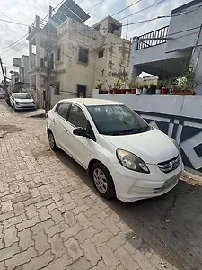 Second Hand Honda Amaze 1.5 S i-DTEC in Anjar Second Hand Honda Amaze 1.5 S i-DTEC in Anjar