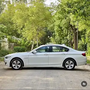 2010 BMW 5-Series 523i Sedan 1