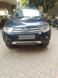 2015 Mitsubishi Pajero 2.5 AT 1 2015 Mitsubishi Pajero 2.5 AT 1