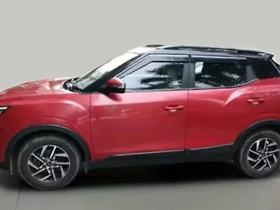 2022 Mahindra XUV300 W8 (O) 1.2 Petrol AMT Dual Tone