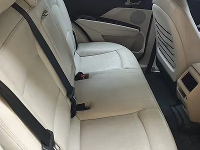 2024 Mahindra XUV400 EL 39.4 KWH Dual Tone