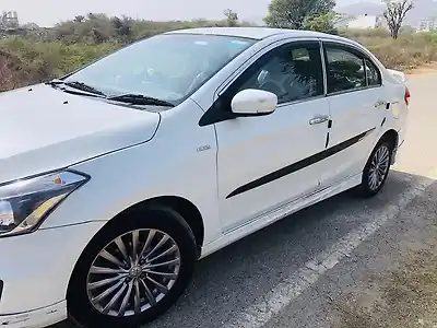 Second Hand मारुति सुज़ुकी सियाज अल्फ़ा 1.3 हाइब्रिड in उदयपुर