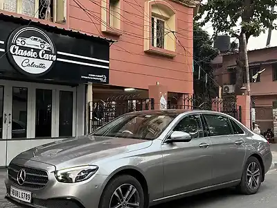 Second Hand मर्सिडीज़ बेंज़ E-क्लास e 220d एक्सक्लूज़िव [2021-2023] in कोलकाता