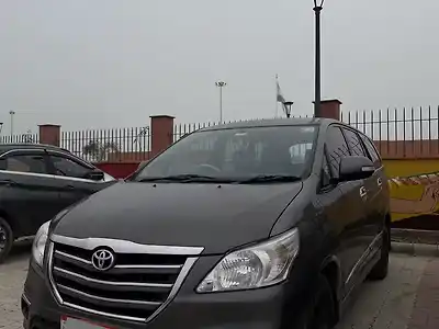 Second Hand टोयोटा इनोवा 2.5 vx 8 str bs-iv in हल्द्वानी