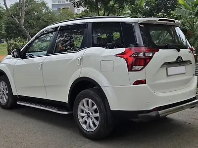 2021 Mahindra XUV500 W9