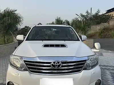 Second Hand टोयोटा फ़ॉर्च्यूनर 4x2 ऑटोमैटिक in भावनगर