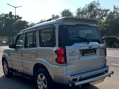 2015 Mahindra Scorpio S10 1