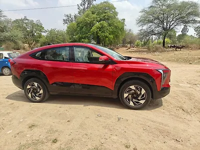 2025 Mahindra XEV 9e Pack Three 79.0 kWh 11.2kW Charger