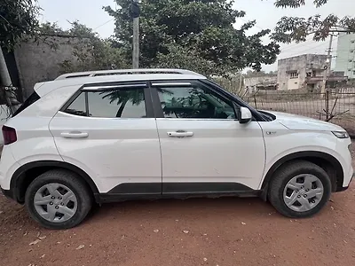 2020 Hyundai Venue S 1.2 Petrol 1