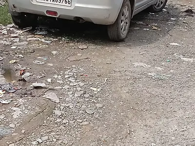 2010 Maruti Suzuki Swift LXi 1