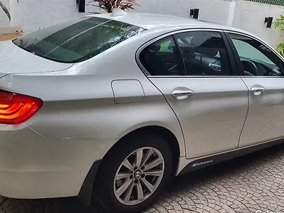 2010 BMW 5-Series 520d Sedan 1
