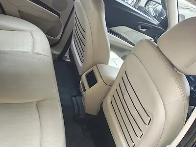 2024 Mahindra XUV400 EL 39.4 KWH Dual Tone