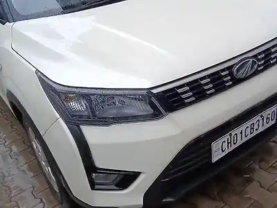 Second Hand महिंद्रा XUV300 W6 1.2 पेट्रोल एएमटी [2021] in खरार