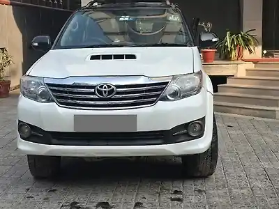 Second Hand टोयोटा फ़ॉर्च्यूनर 3.0 4x2 ऑटोमैटिक in आगरा