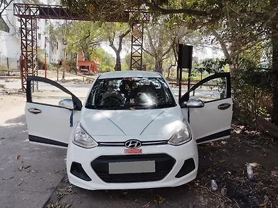 2014 Hyundai Xcent S 1.2 (O) 1