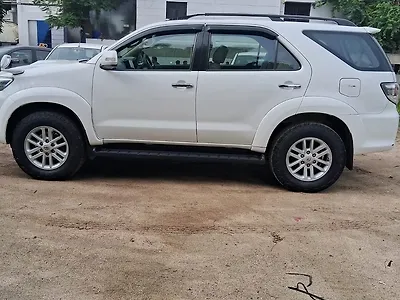 Second Hand Toyota Fortuner 3.0 4x2 MT in Rajkot