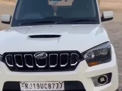 2017 Mahindra Scorpio S10 1