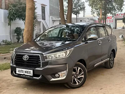Second Hand Toyota Innova Crysta GX 2.7 8 STR in Noida