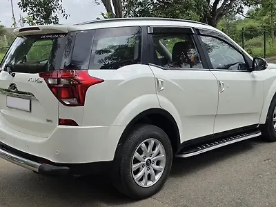 2021 Mahindra XUV500 W9
