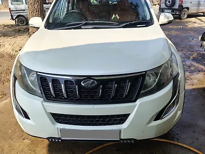 2017 Mahindra XUV500 W6 1