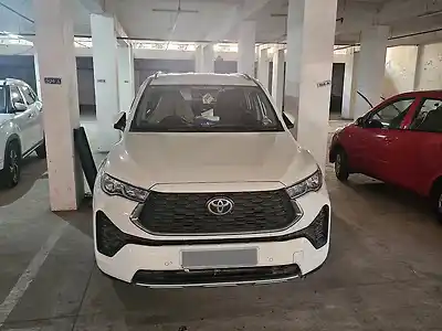 2023 टोयोटा इनोवा हायक्रॉस जी-एसएलएफ़ 7 सीटर 1