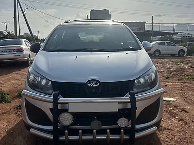 2021 Mahindra Marazzo M2 8 STR [2020] 1