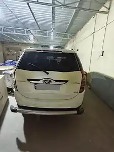 2016 महिंद्रा XUV500 w10 1 2016 महिंद्रा XUV500 w10 1
