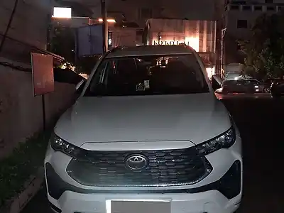 2023 टोयोटा इनोवा हायक्रॉस GX Petrol Automatic (CVT) 7 STR 1