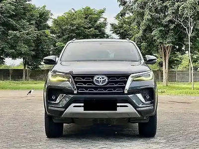 2021 टोयोटा फ़ॉर्च्यूनर  4x4 एटी 2.8 डीज़ल 1