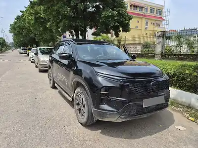 2025 टाटा सफारी Pure 7 STR 1