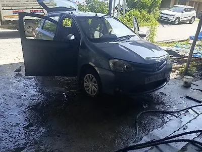 2013 टोयोटा इटियोस वीएक्स 1