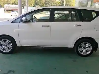 Second Hand टोयोटा इनोवा क्रिस्टा 2.4 Z 7 STR in राजकोट