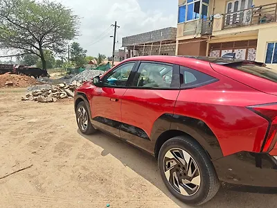 2025 Mahindra XEV 9e Pack Three 79.0 kWh 11.2kW Charger
